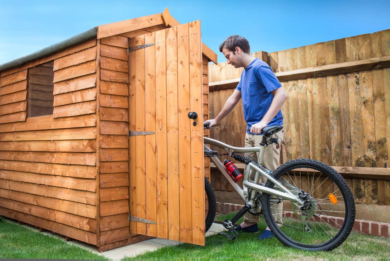 How to Declutter Your Garden with Creative Storage Space